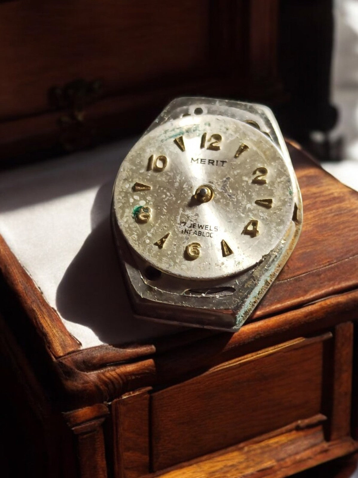 Mouvement montre mécanique Merit vintage cadran doré 17 jewels pièces