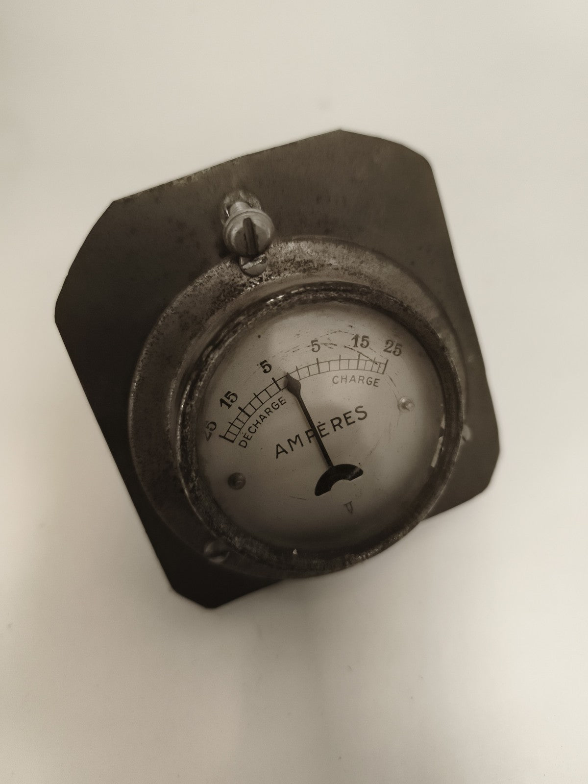 Ampèremètre ancien charge décharge vintage, appareil de mesure, métal, rétro
