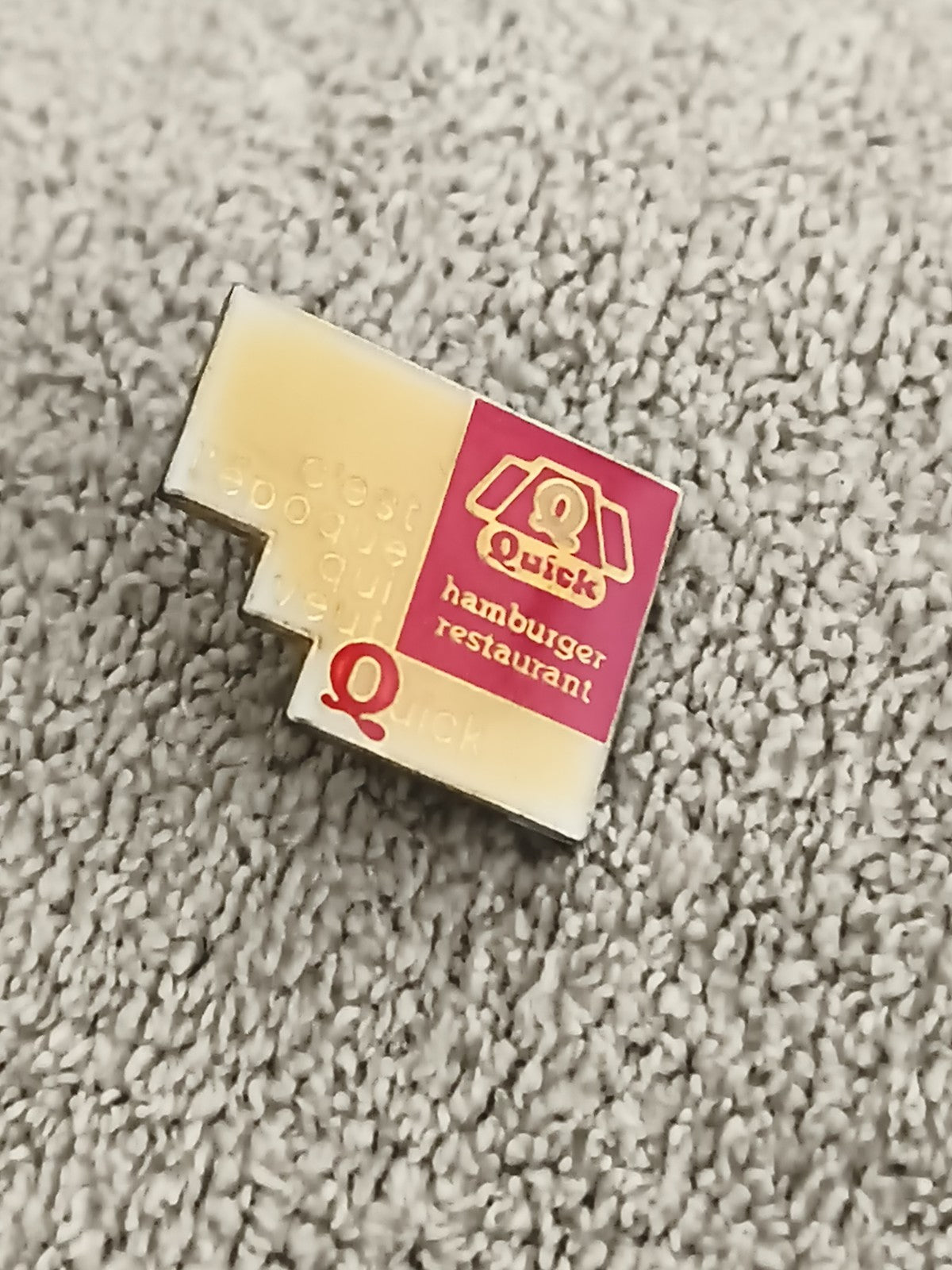 Pin's vintage Quick hamburger restaurant logo rétro fast-food (Ref 2)