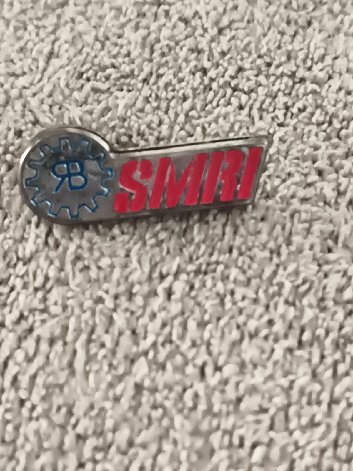 Pin's vintage SMRI logo industriel métal aspect chromé (Ref 7)