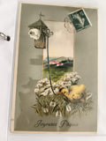 Carte postale ancienne Joyeuses Pâques, poussin fleuri, timbre vert CPA
