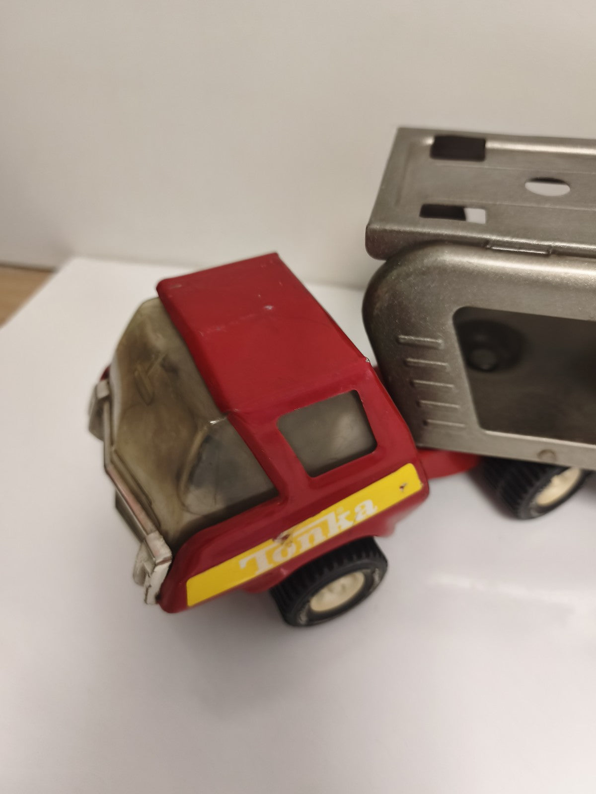 Camion porte-voitures Tonka ancien vintage métal rouge et gris jouet années 70