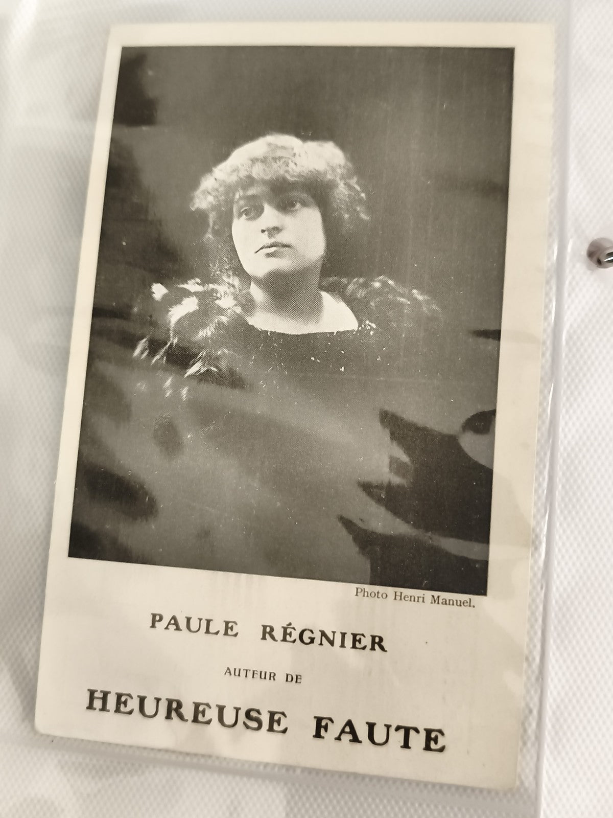 Carte postale ancienne Paule Régnier portrait Photo Henri Manuel auteur Heureuse