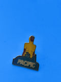 Vintage pin's PACIFIC femme stylisée émaillé ancien collection rare