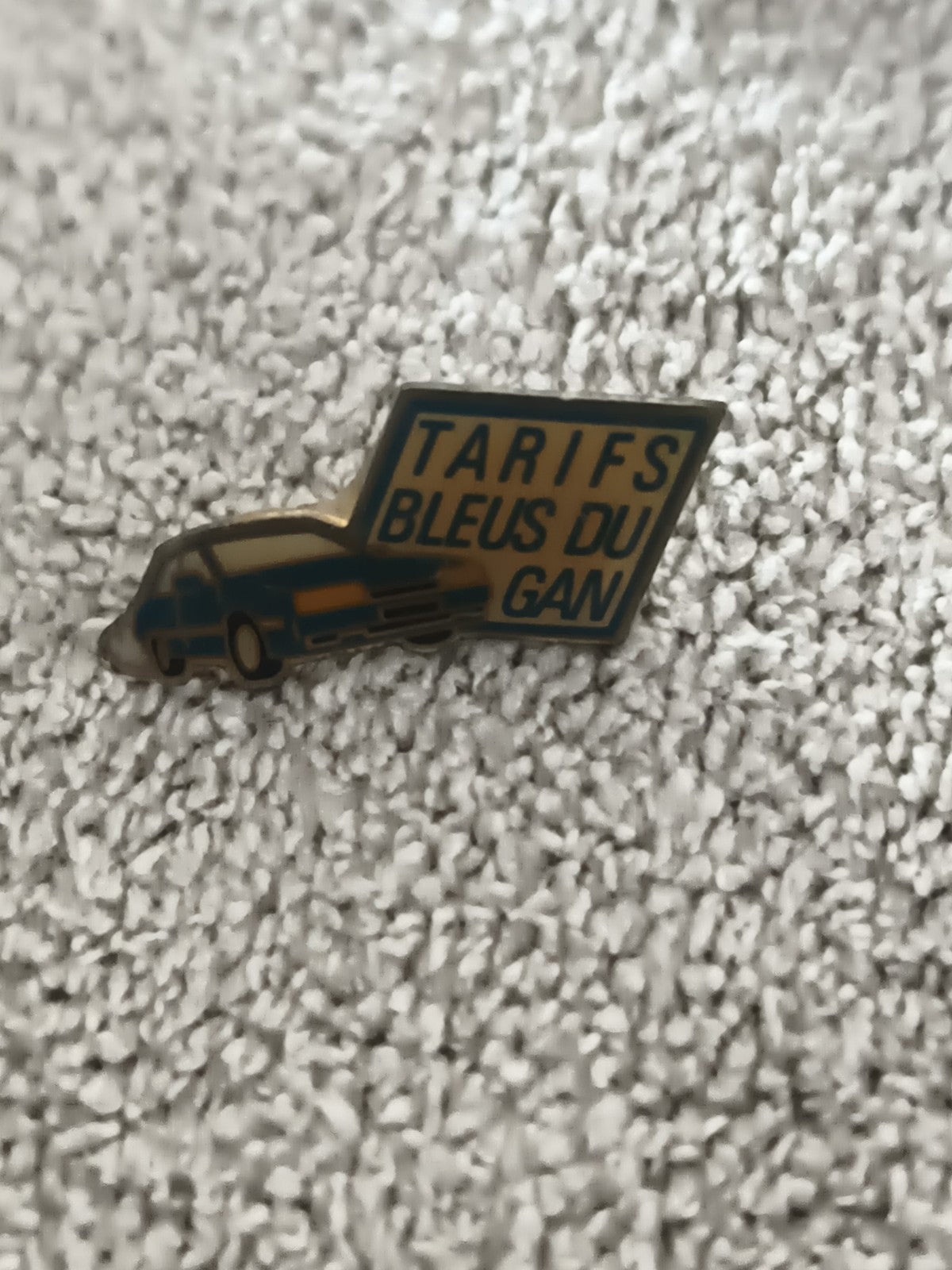 Pin's vintage publicité TARIFS BLEUS DU GAN auto rétro années 90 Ref 6