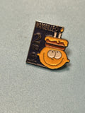 Vintage pin's Marseille 2 ans gâteau sourire émaillé collection badge rétro