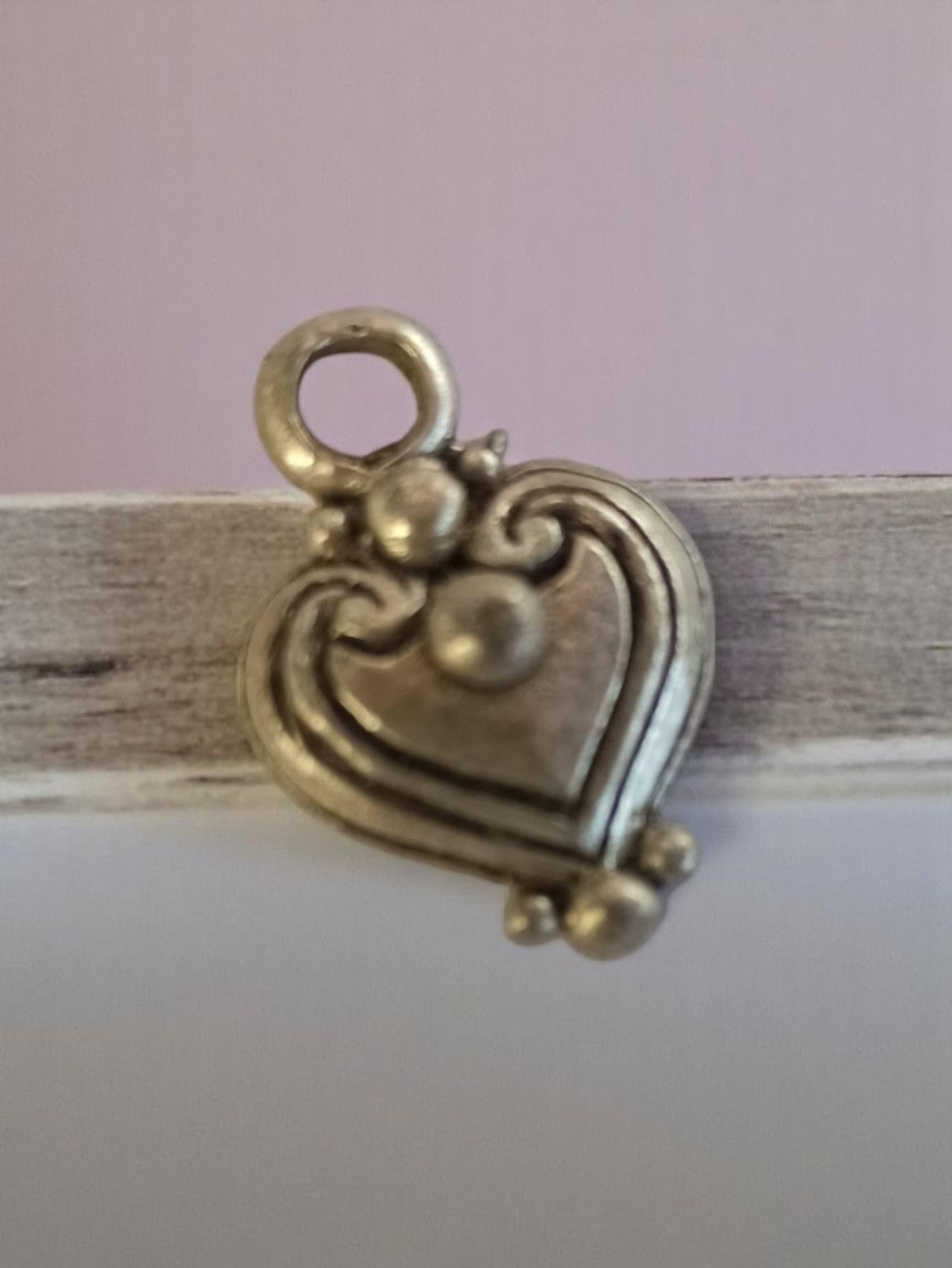 Pendentif cœur vintage métal années 1950 bijou ancien deadstock rétro