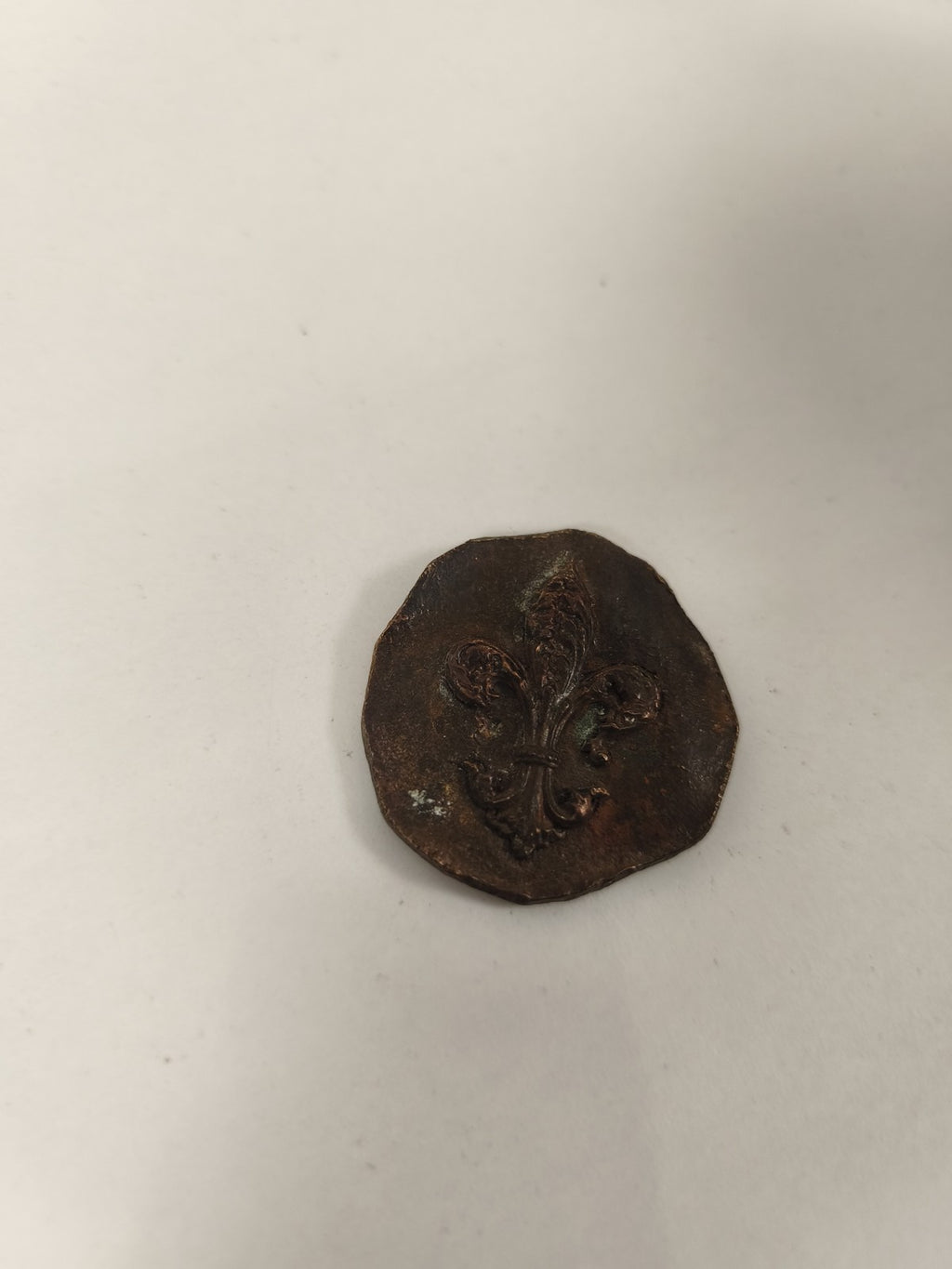 Ancienne médaille française vintage fleur de lys petit format collection rétro
