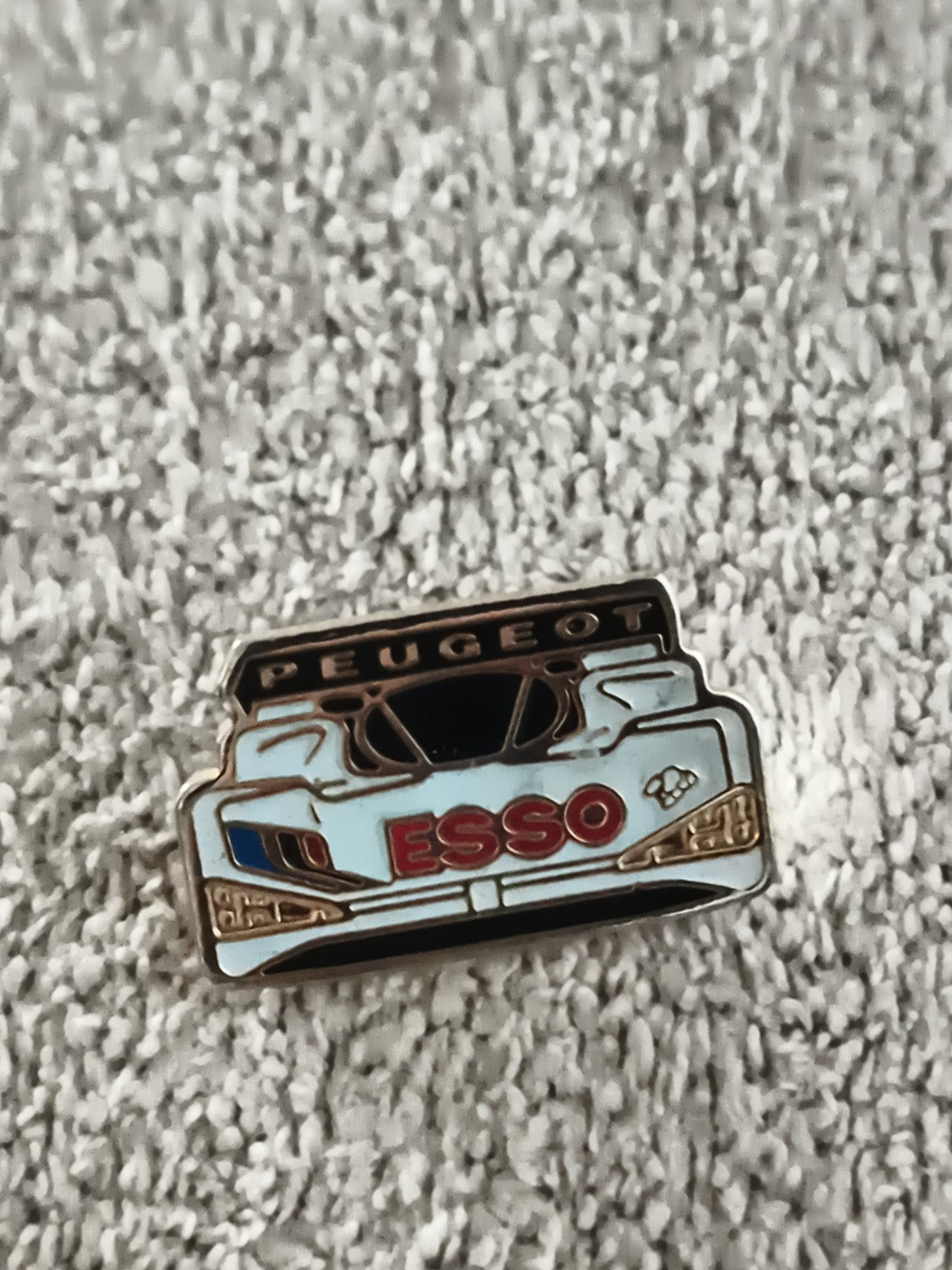 Pin's vintage Peugeot Esso face avant voiture sport auto émaillé (Ref 10)