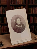 Photographie ancienne Charles Gallot Paris, portrait rétro cabinet de curiosités