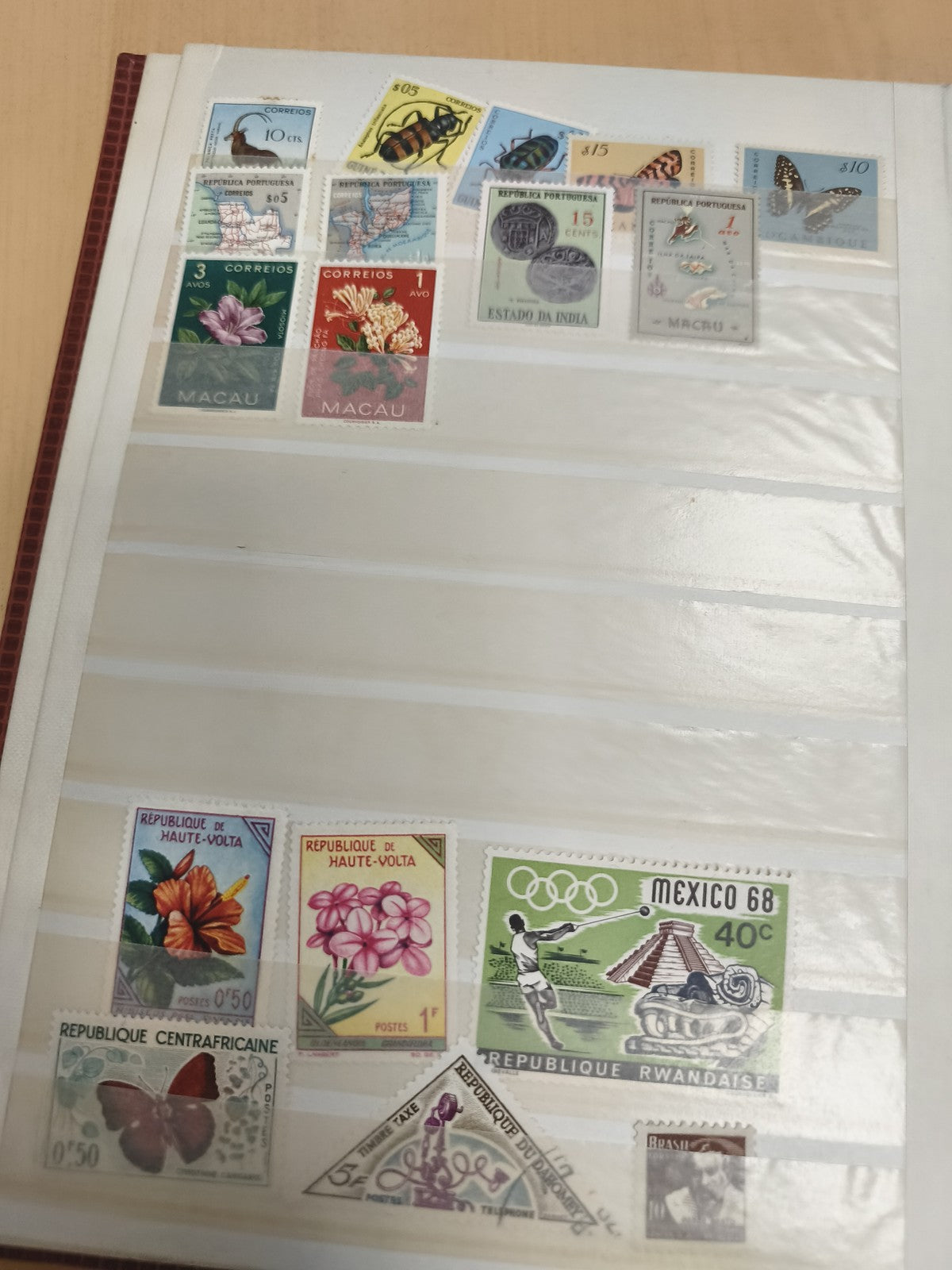Lot timbres thématiques exotiques Afrique Asie animaux fleurs Mexico 68 philatél