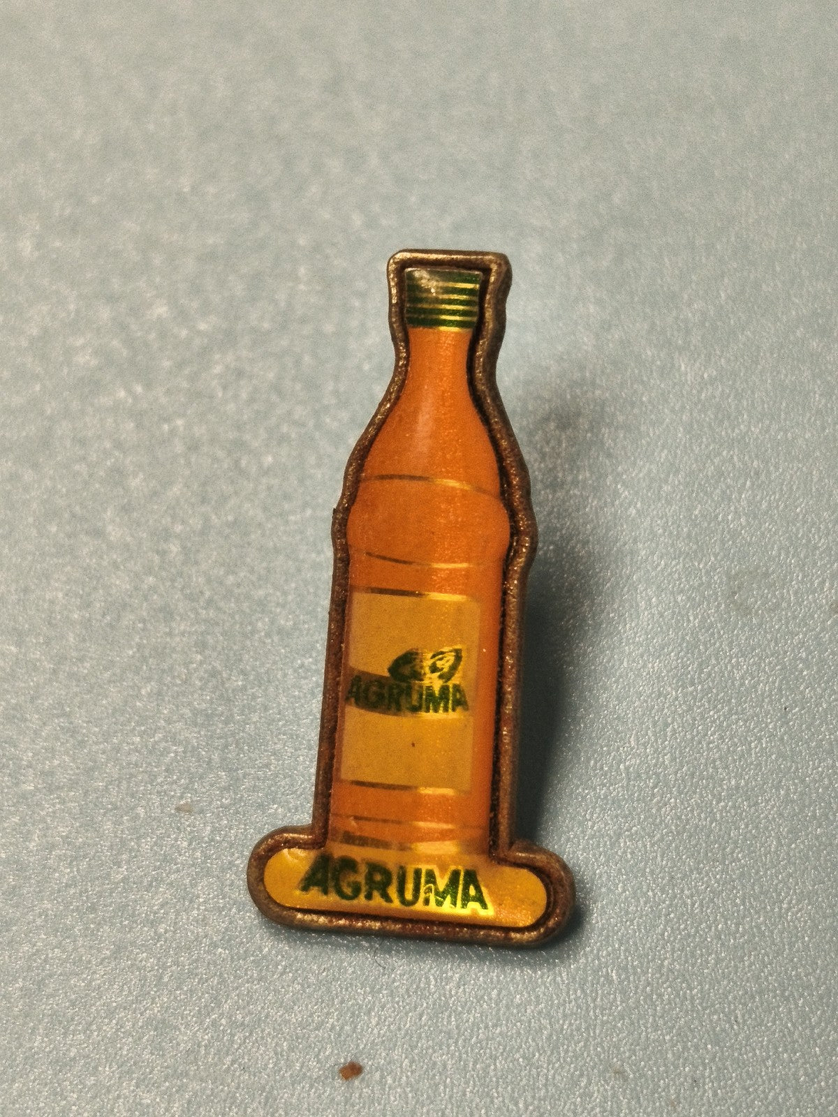 Pin's vintage bouteille AGRUMA publicitaire orange rétro collection boisson