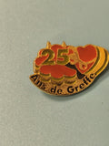 Pin's vintage 25 ans de greffe c?ur rouge doré collection médicale (Ref 2)