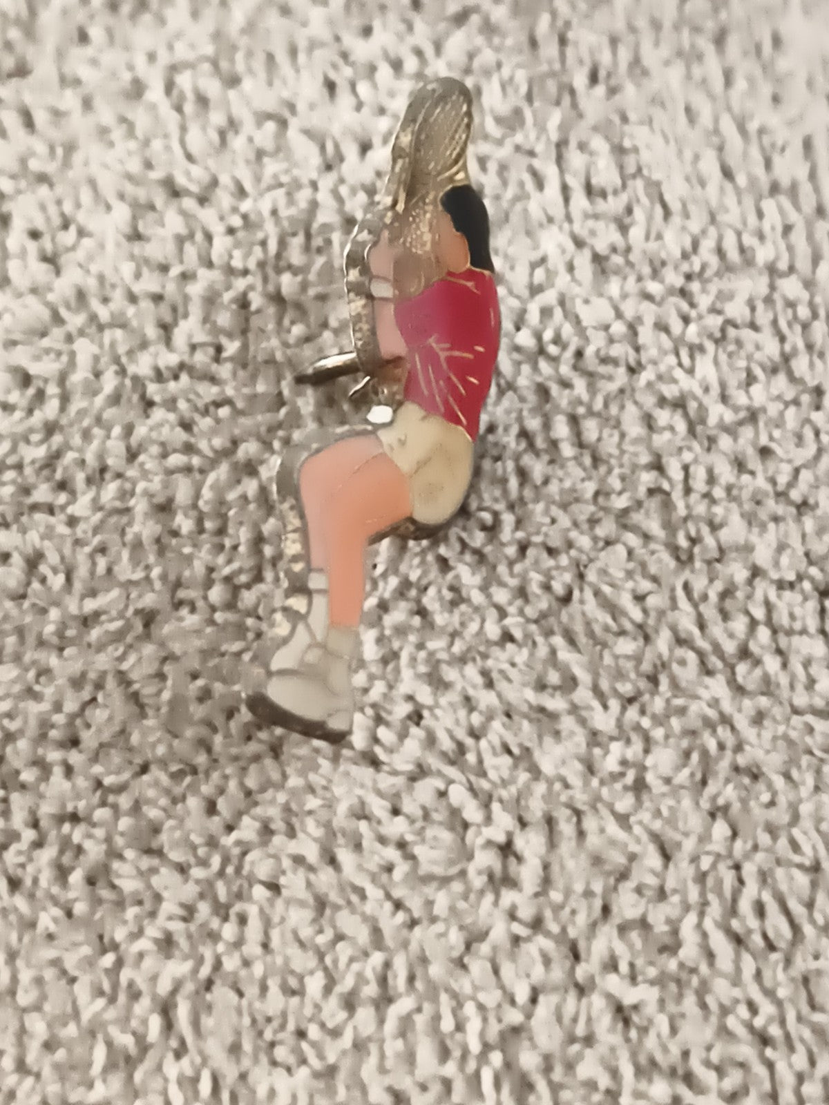 Pin's vintage joueur de tennis émaillé, sport rétro années 90 (Ref 7)