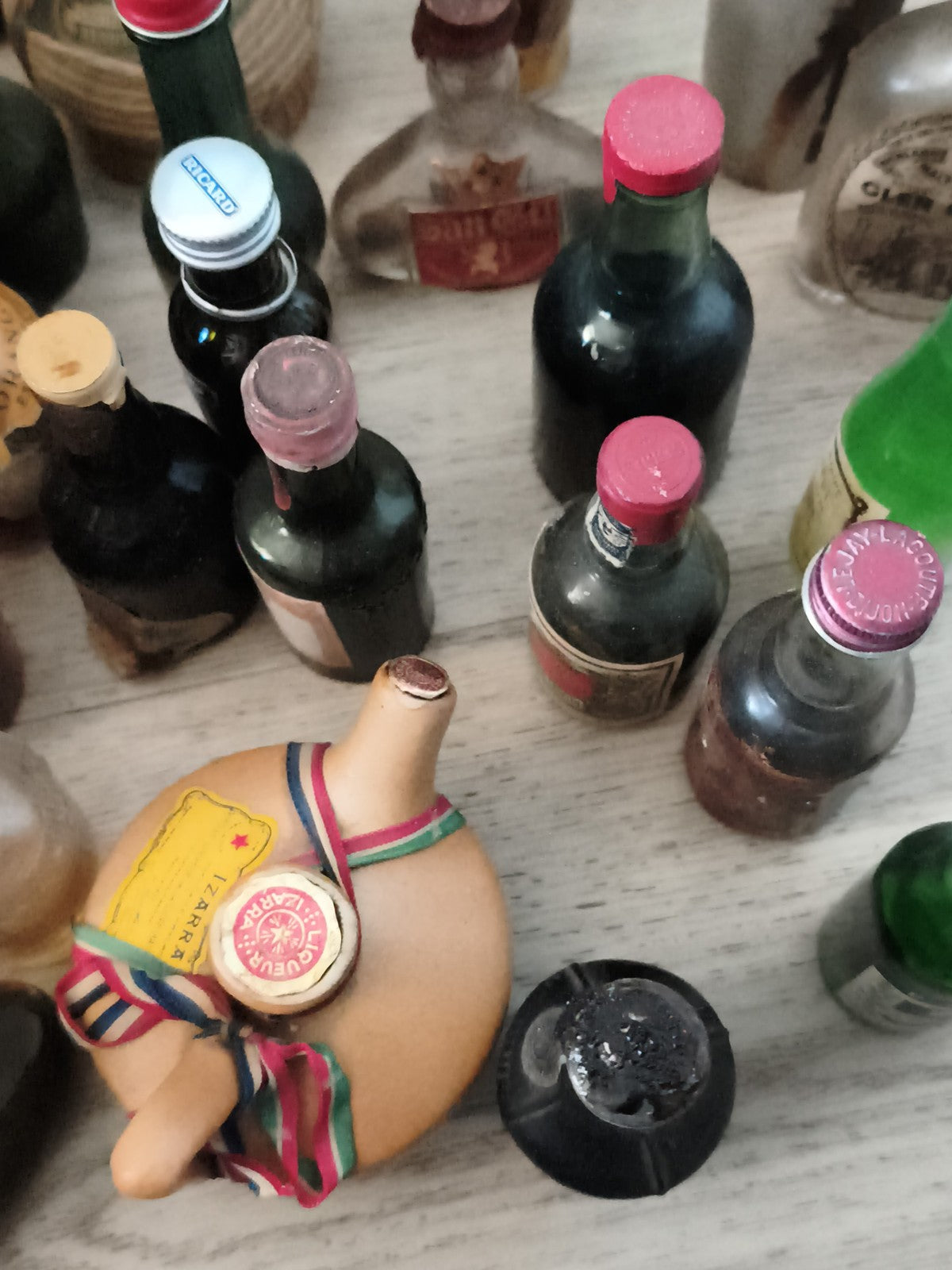 Lot ancien mignonnettes vides apéritif digestif collection flacons vintage assor