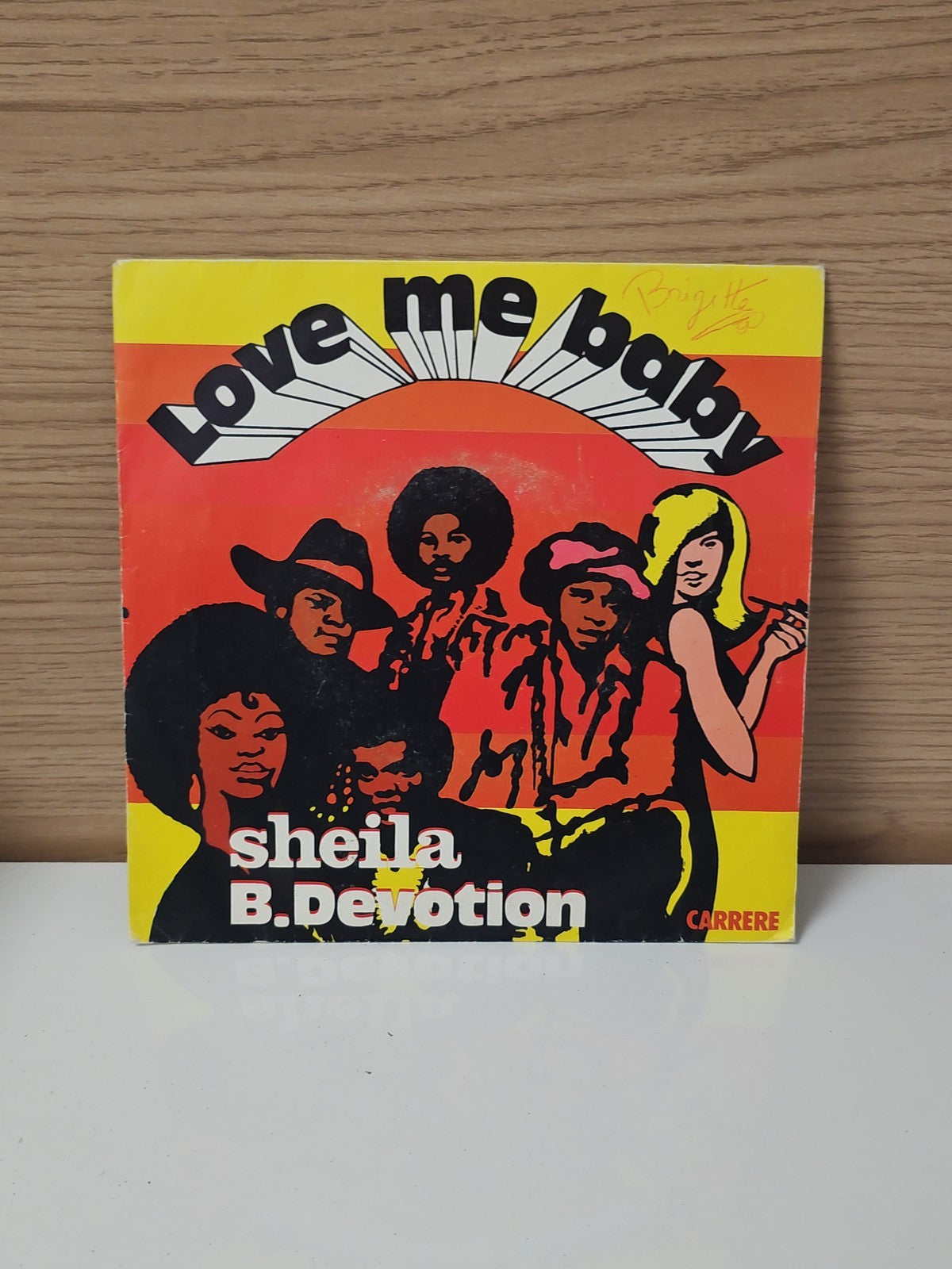 Vinyle 45 tours rétro Love Me Baby ancien disque collector pour collectionneur