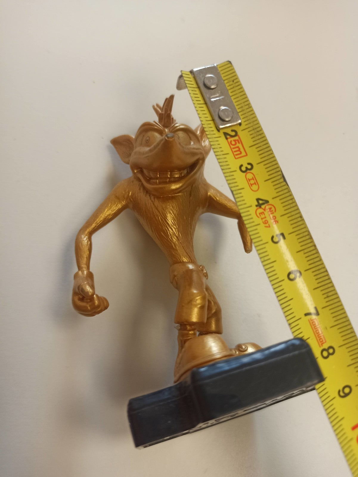 Figurine Crash Bandicoot dorée Totaku #29 rétro, statuette vintage jeu vidéo