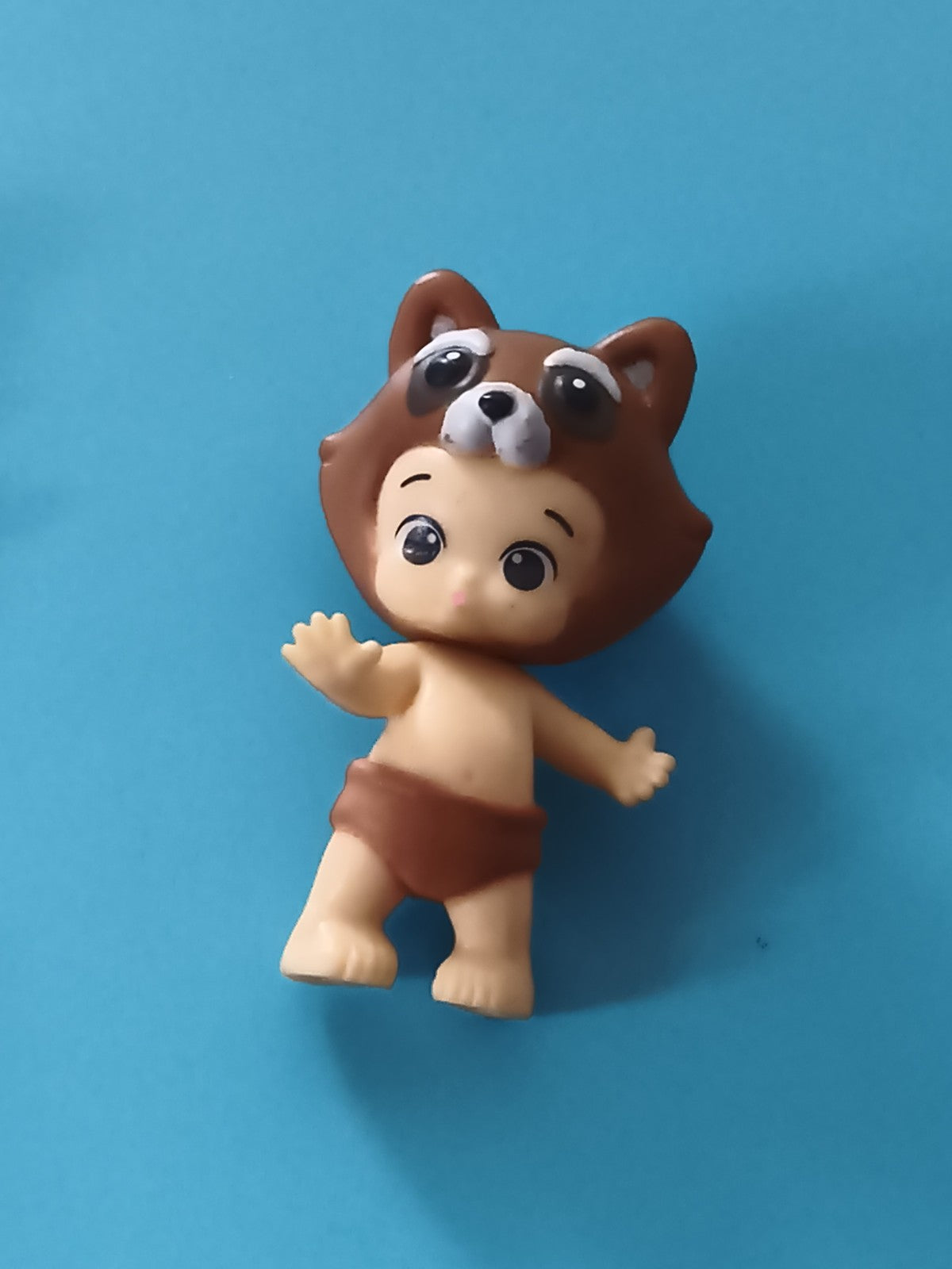 Figurine Twozies bébé déguisé animal brun jouet miniature
