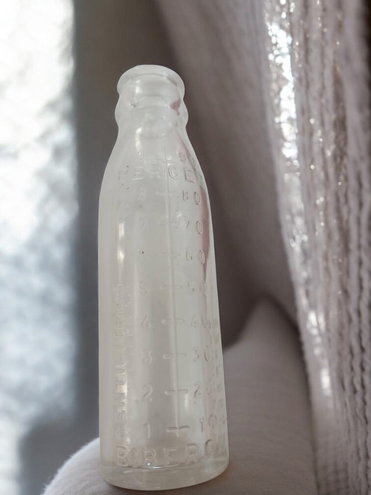 Biberon ancien en verre Berger vintage, bouteille graduée rétro déco