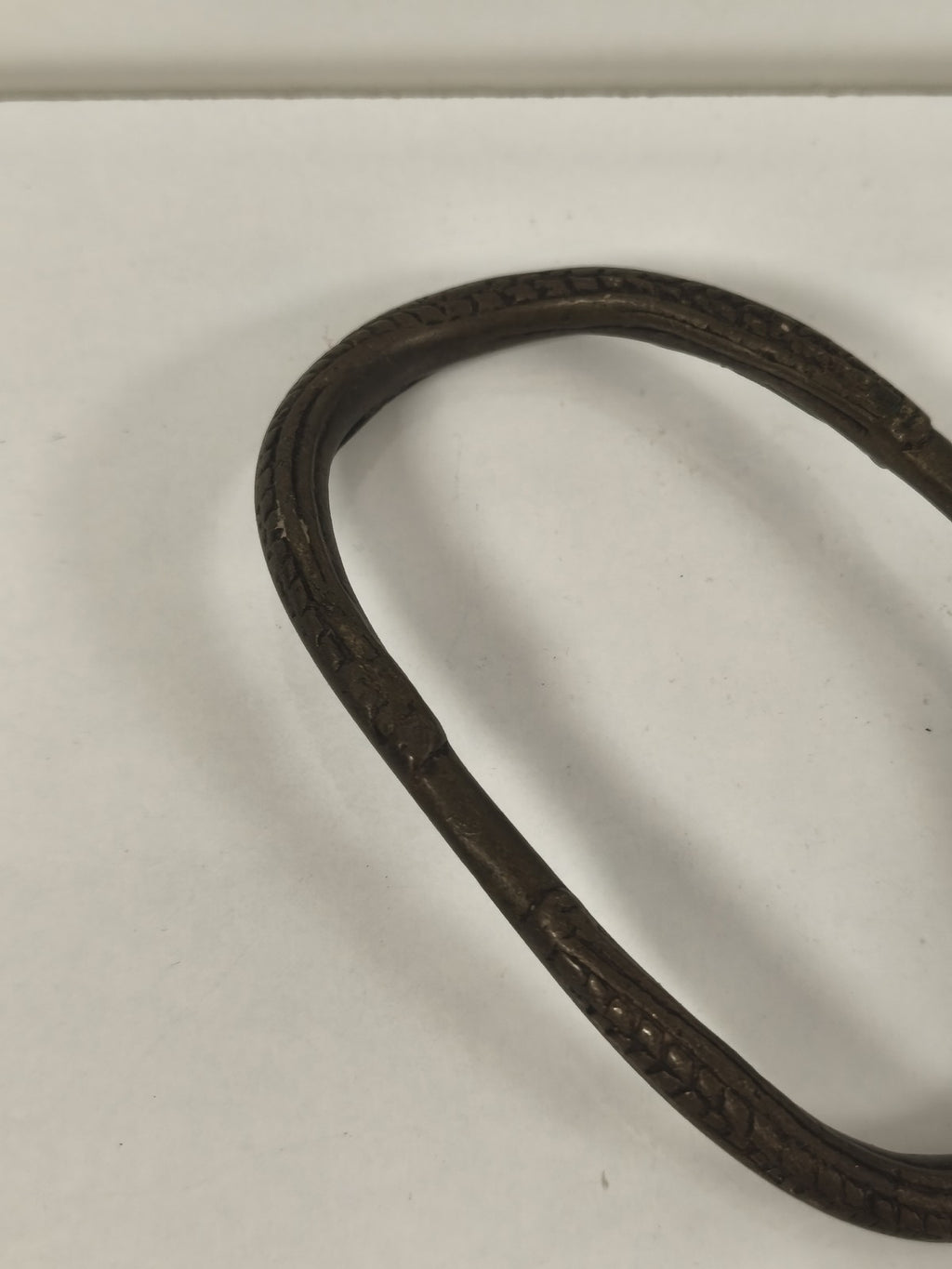 Bracelet de cheville bronze Afrique du Nord patiné, forme ovale, ethnie
