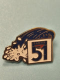 Vintage pin's Pastis 51 collection, émail bleu blanc, motif vague, rétro bar