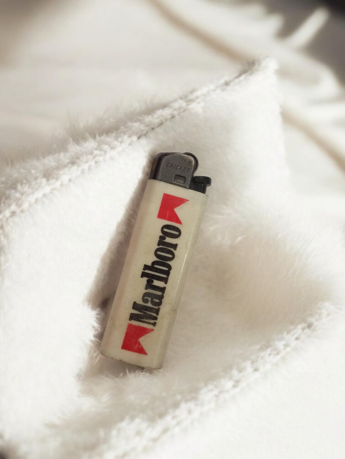 Briquet Marlboro Cricket ancien vintage publicitaire rétro blanc logo rouge
