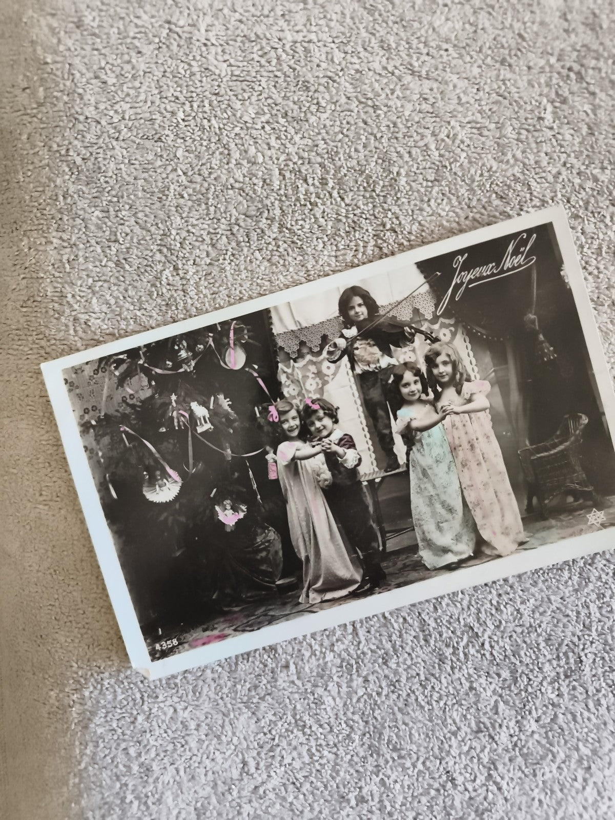 Carte postale ancienne Joyeux Noël enfants sapin photo CPA