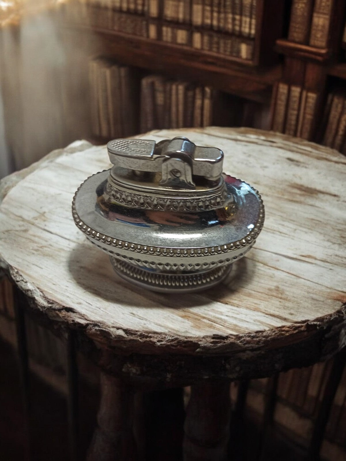 Briquet de table vintage en métal argenté, style rétro ancien déco
