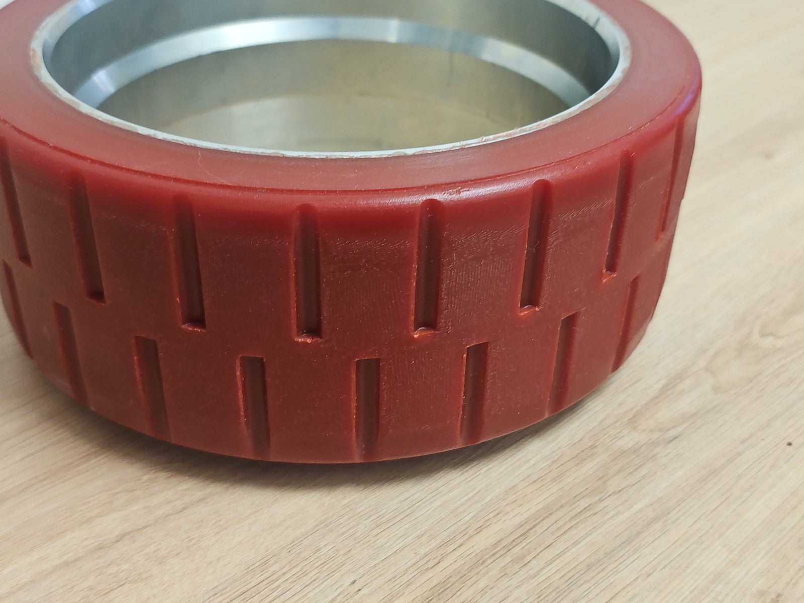 Roue Pyu 250x90 rouge pour Tennant TN 9011048 8004107 pièce d'origine occasion
