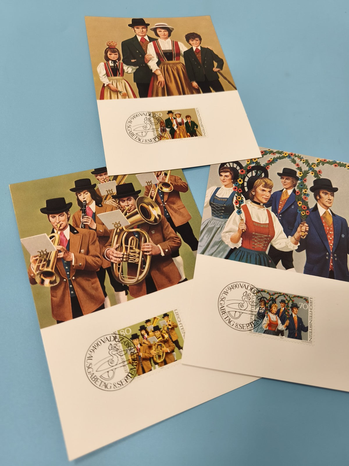 Lot 3 cartes postales timbrées costumes traditionnels Liechtenstein
