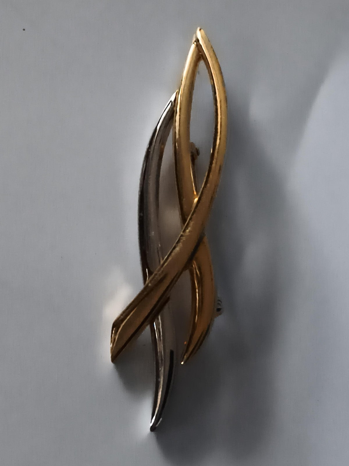 Broche vintage bicolore design abstrait doré argenté pin's ancien bijou