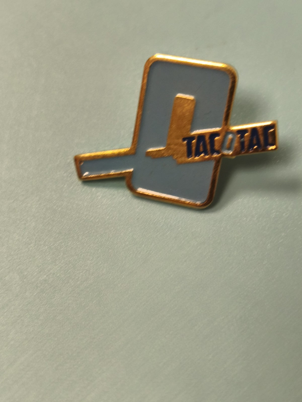 Pin's vintage TACOTAC logo bleu et doré ancien collection (Ref 14)