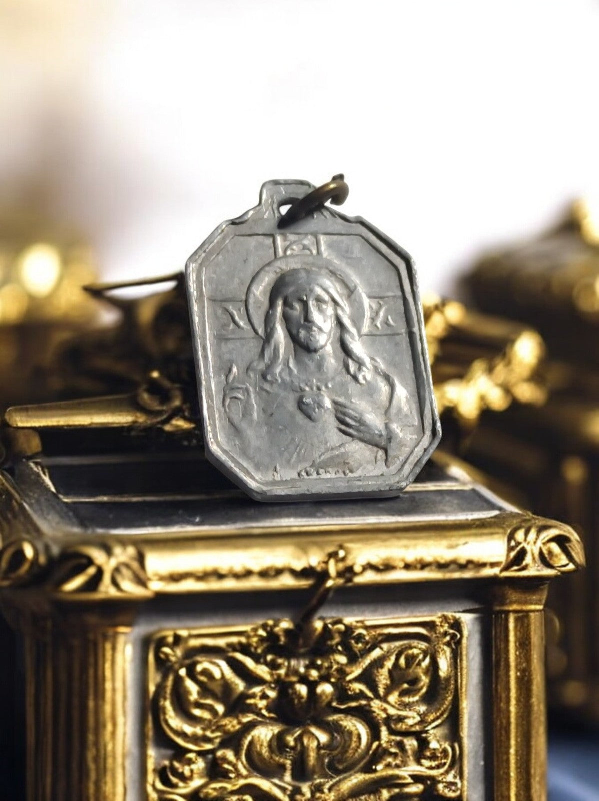 Médaille religieuse catholique vintage métal, Jésus Sacré-Cœur, pendentif ancien