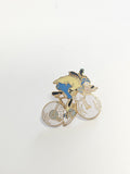 Pin's rétro Disney ancien ? Mickey Mouse à vélo, collection vintage années 90