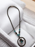 Collier vintage perles noires et bleues, pendentif cercle oiseau rétro ancien
