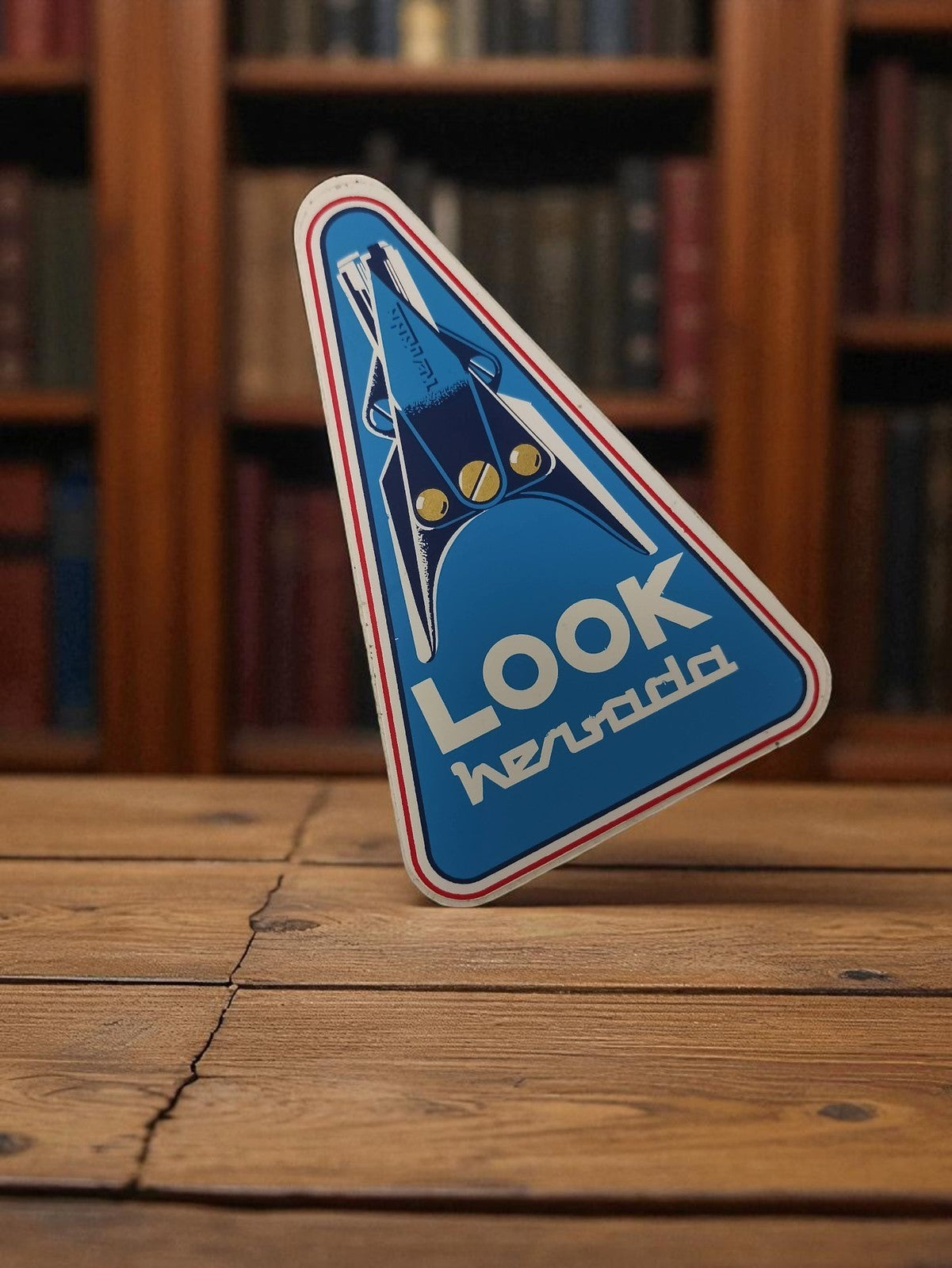 Autocollant ancien Look Hesvada triangle bleu vintage rétro déco publicité