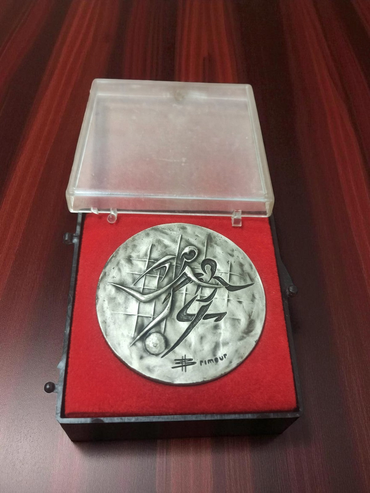 Médaille ancienne football signée Rimour vintage rétro sport déco