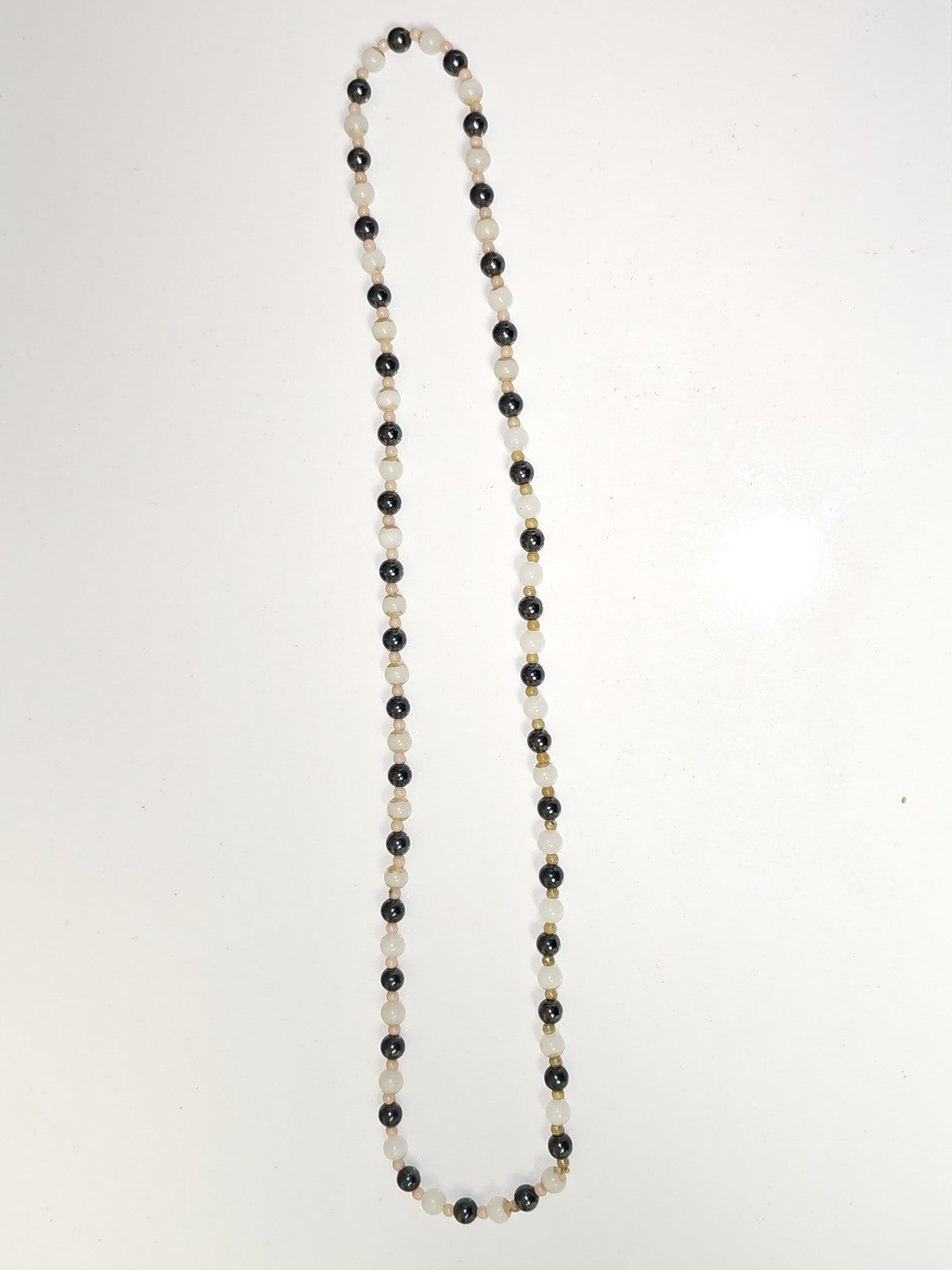 Collier rétro ancien en hématite, bijou vintage élégant pour collection ou cadea