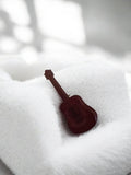 Broche guitare vintage marron, bijou fantaisie rétro ancien, accessoire musique