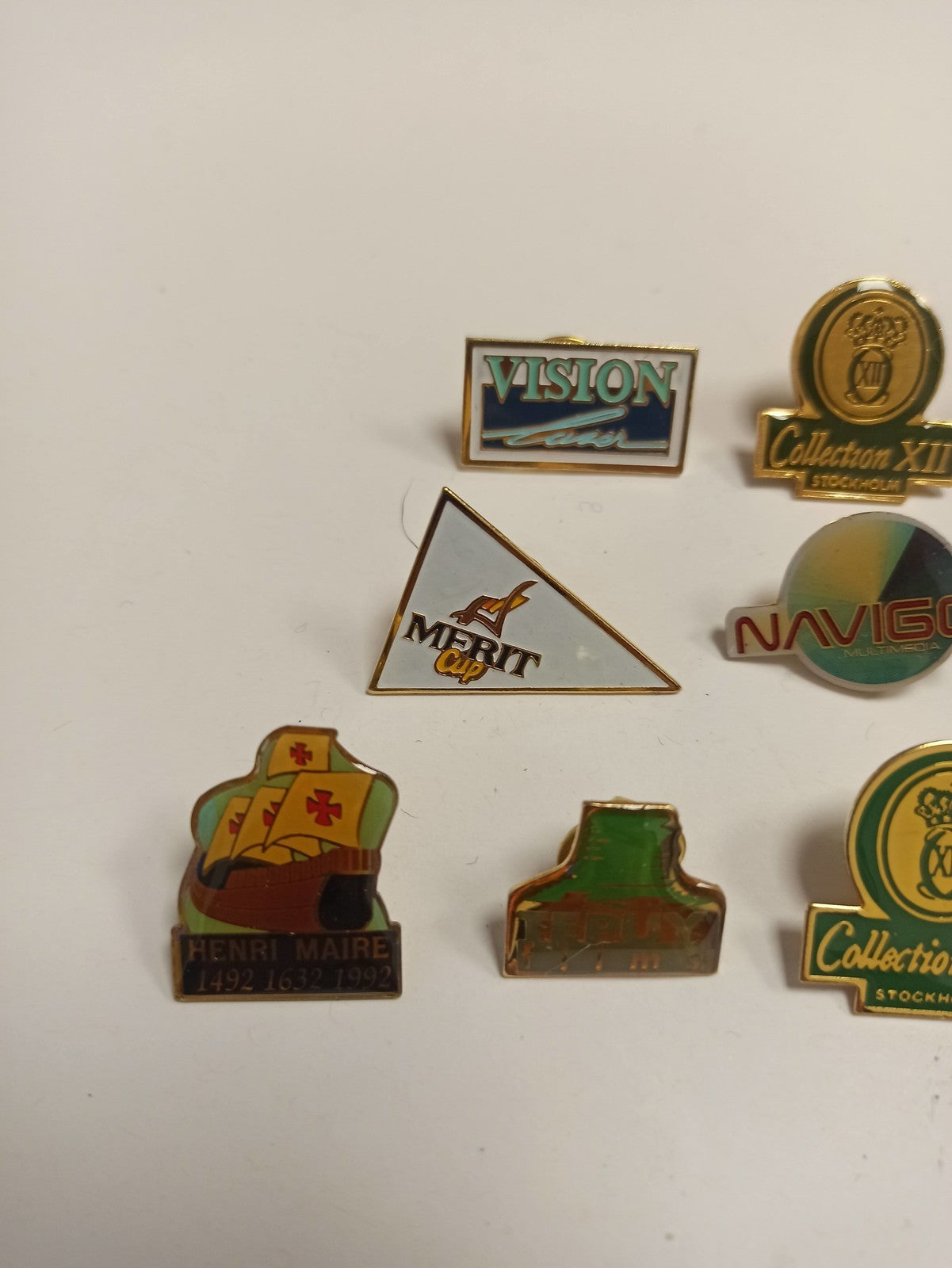 Lot 10 pin's publicitaires vintage émaillés TV5 La Cinq Collection XII années 90