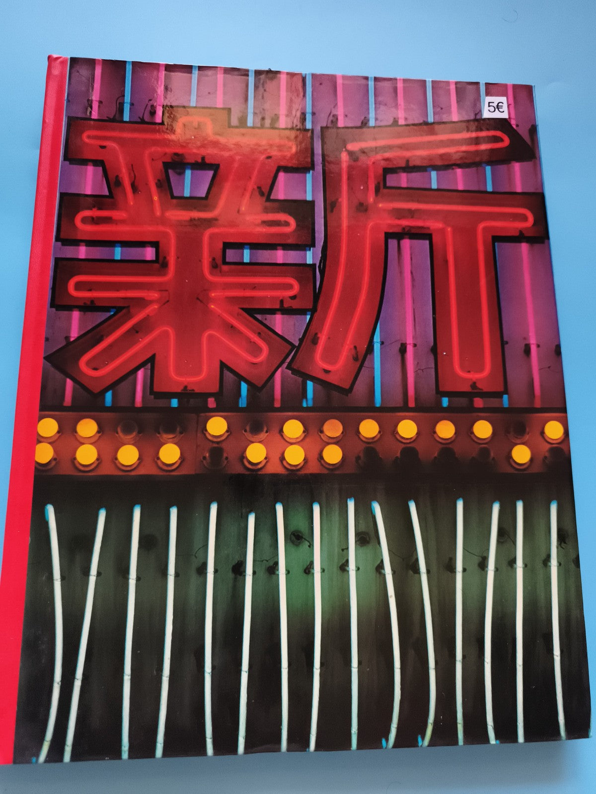 Livre Les Grandes Cités Tokyo photo néon couverture rigide art urbain