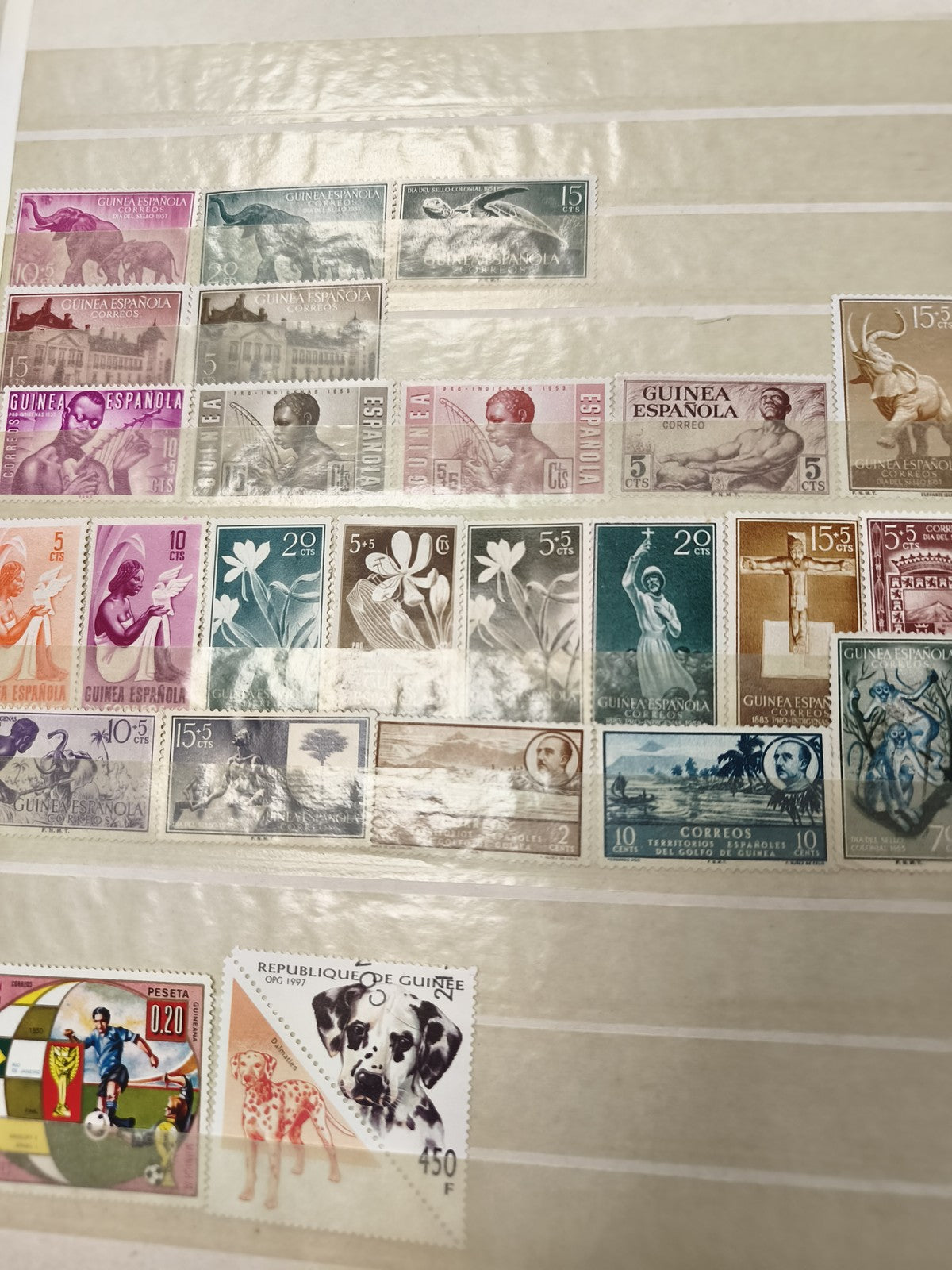 Lot timbres Guinée et Guinée espagnole thématiques animaux, fleurs, sport