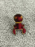 Pin's vintage crabe rouge stylisé émaillé, badge rétro animal (Ref 2)