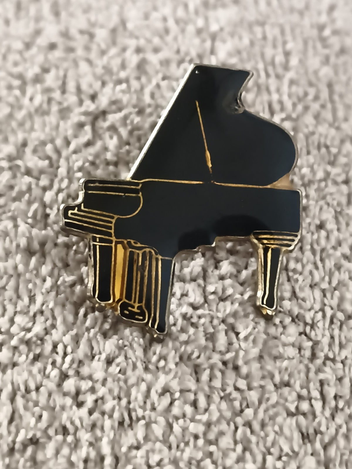 Pin's vintage piano à queue noir, broche musique, émail, accessoire rétro (Ref 7