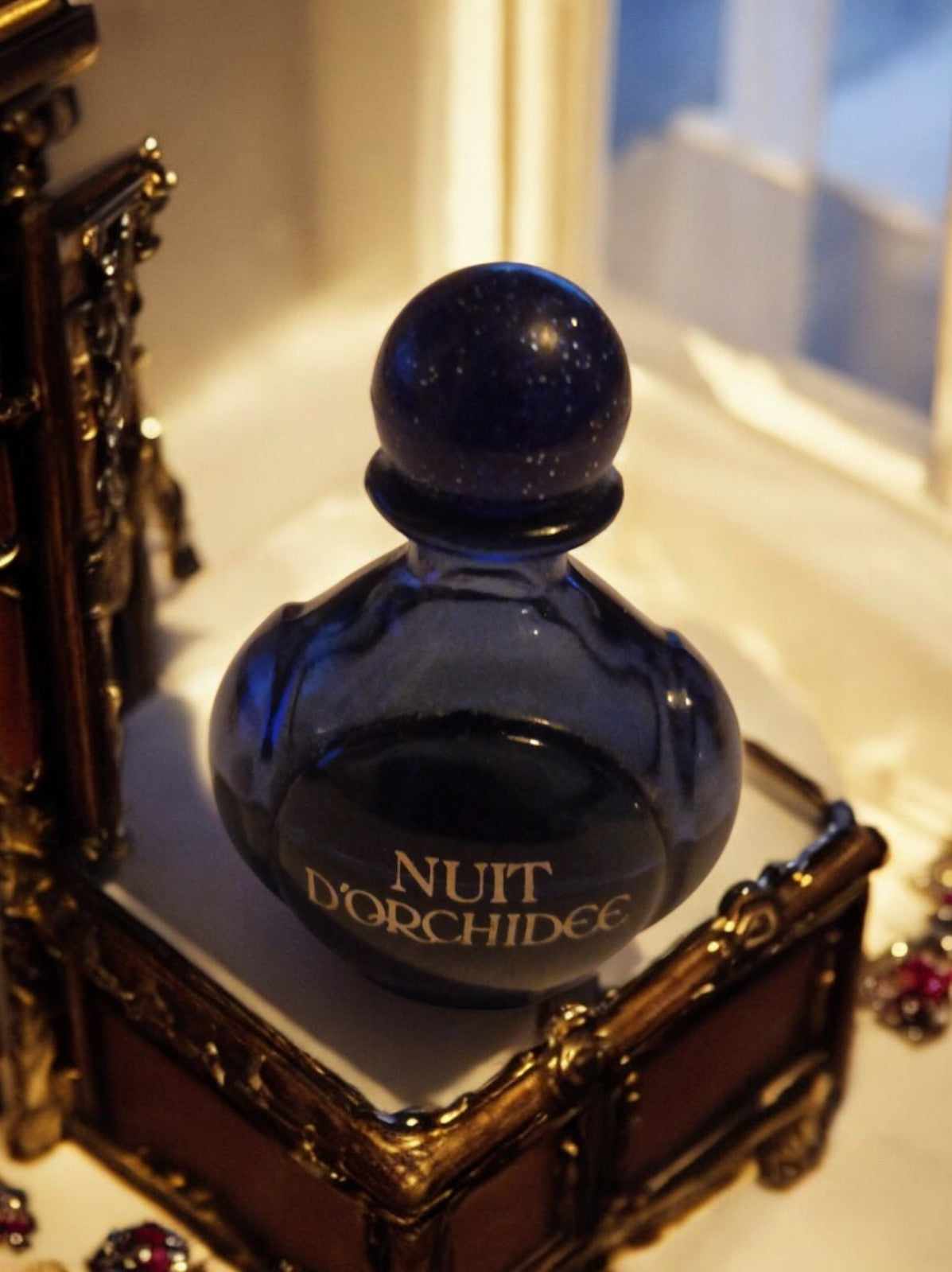 Mini flacon parfum vintage Nuit d'Orchidée verre soufflé bleu ancien