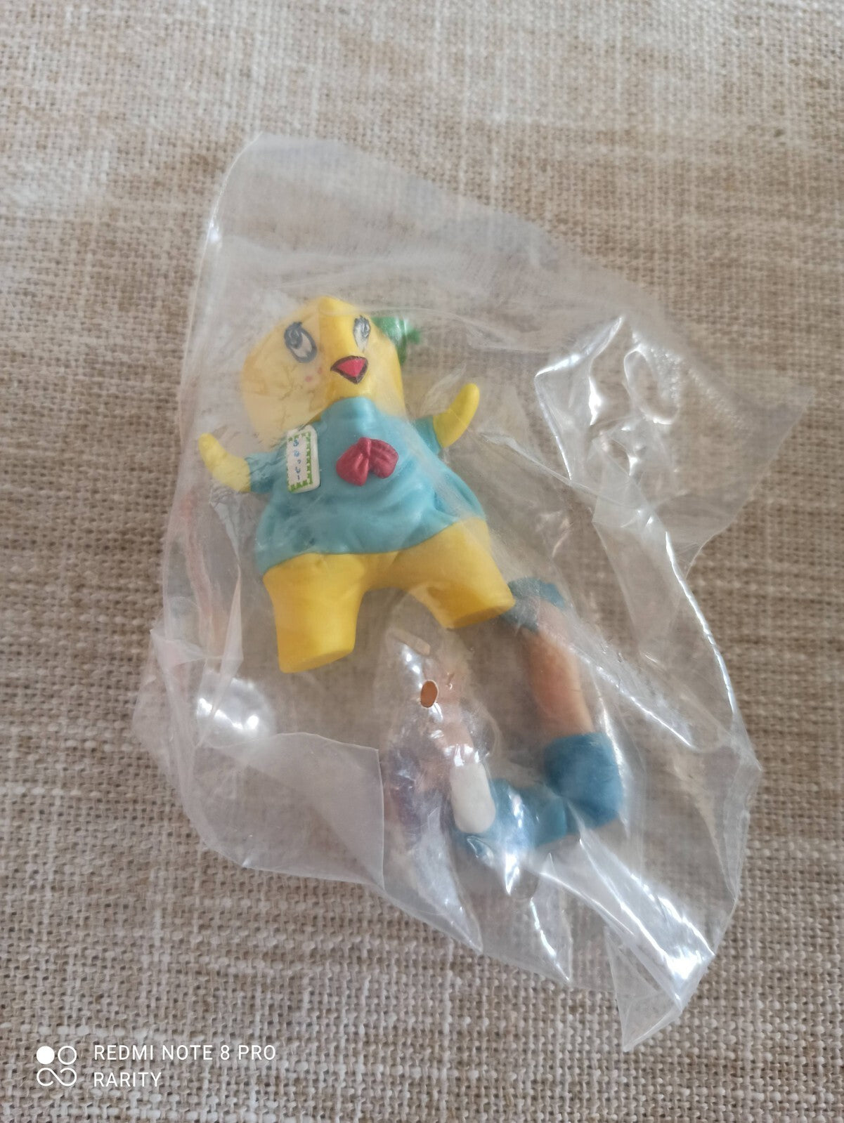 Figurine Gashapon Funassy Japon rare, mascotte jaune costume bleu, commémoratif