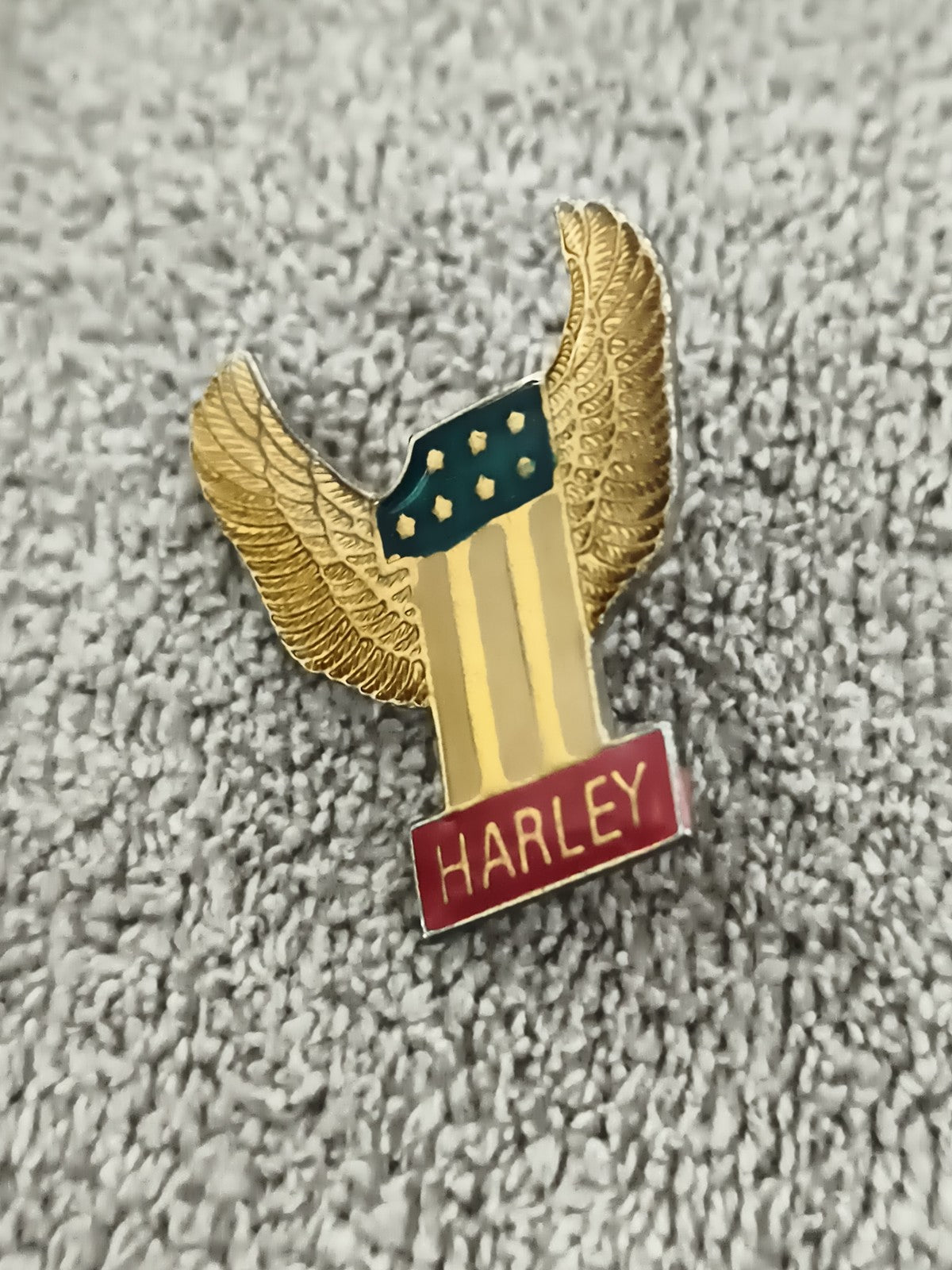 Pin's vintage HARLEY ailes dorées style USA ancien badge moto (Ref 5)