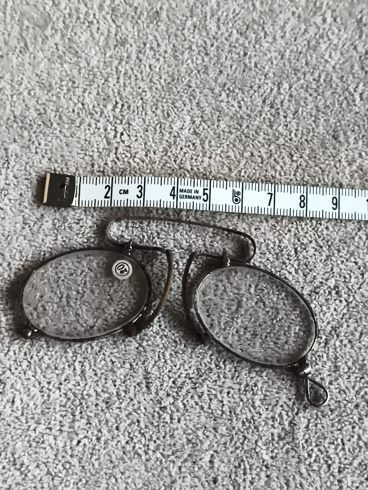 Lunettes lorgnon anciennes pliantes ovale vintage – monture aspect métallique
