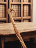 Canne de montagne ancienne sculptée bois, vintage bâton marche rétro déco