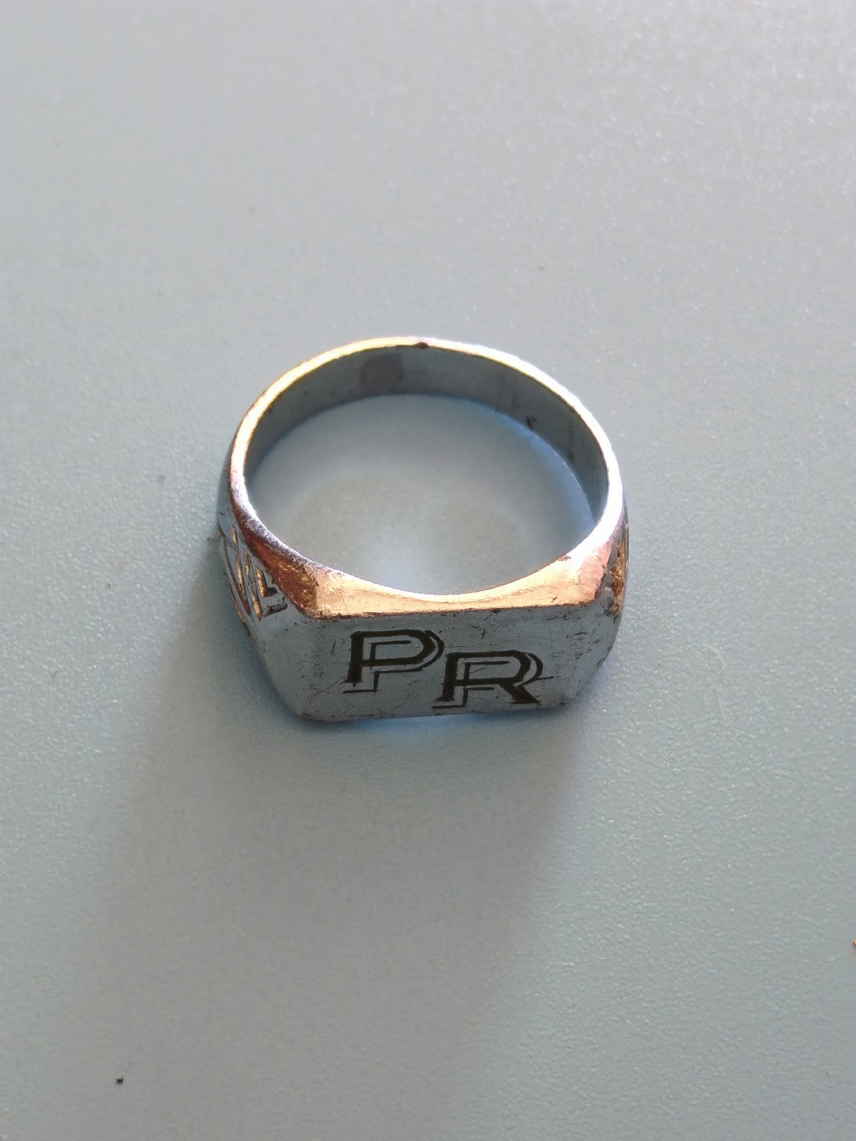 Bague ancienne vintage en métal, bague rétro collection bijou d?occasion